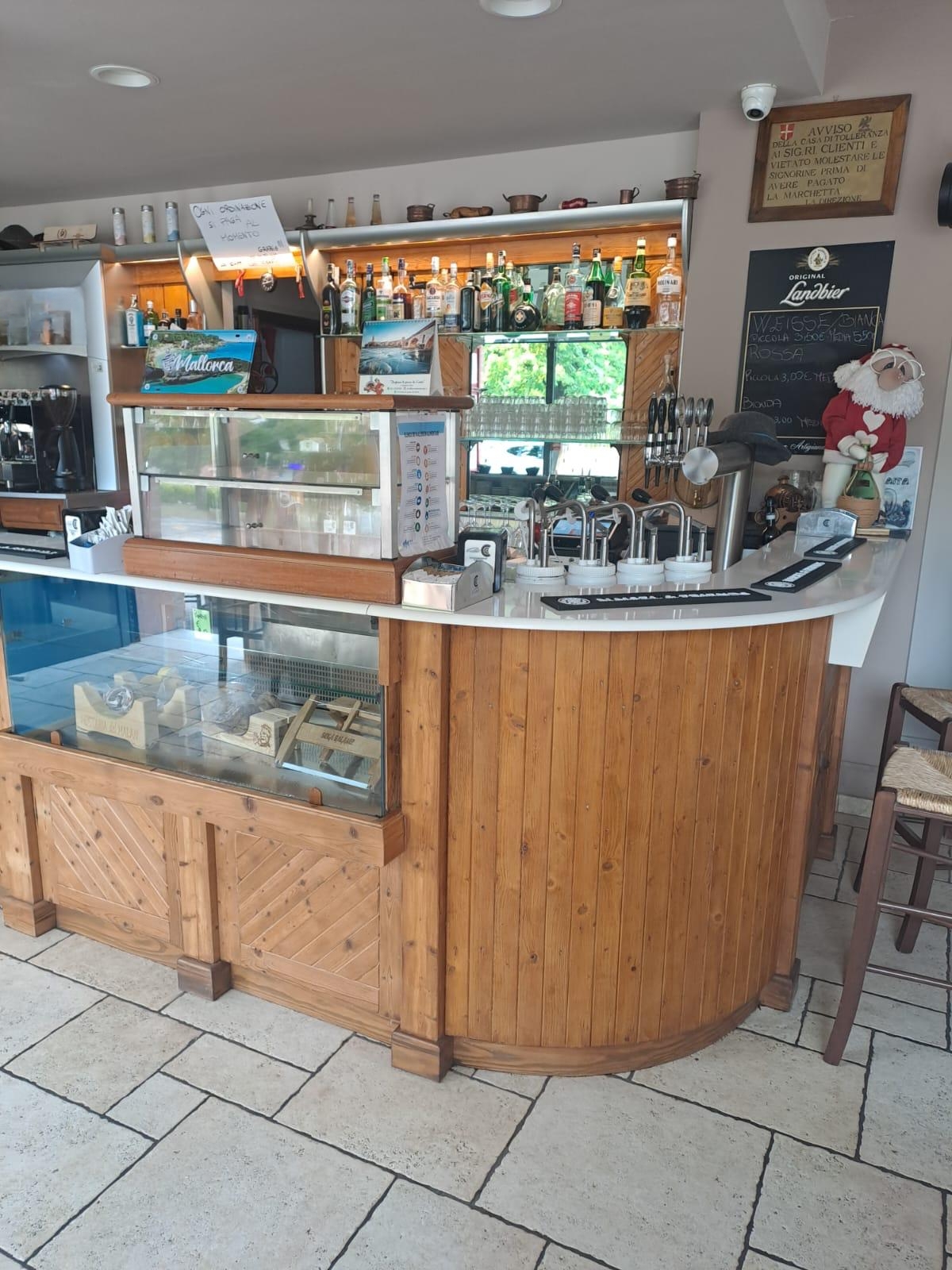 Bar Osteria con Cucina e Plateatico in Zona Strategica nel Veneto