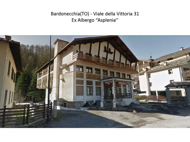 Ex Hotel nel Centro di Bardonecchia con Ampio Terreno