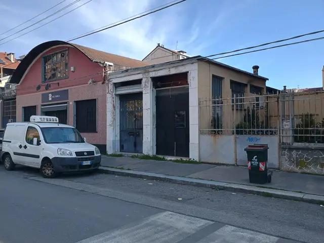 Laboratorio artigianale di 39 mq con alta visibilità a Torino