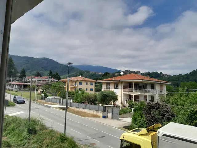 Ampio Fabbricato Industriale con Potenzialità di Trasformazione a Forno Canavese (To)