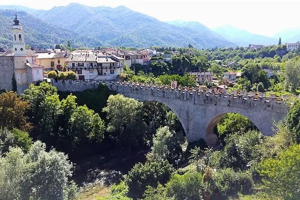 Terreno edificabile di 7790 mq con vista Alpi a Roccabruna